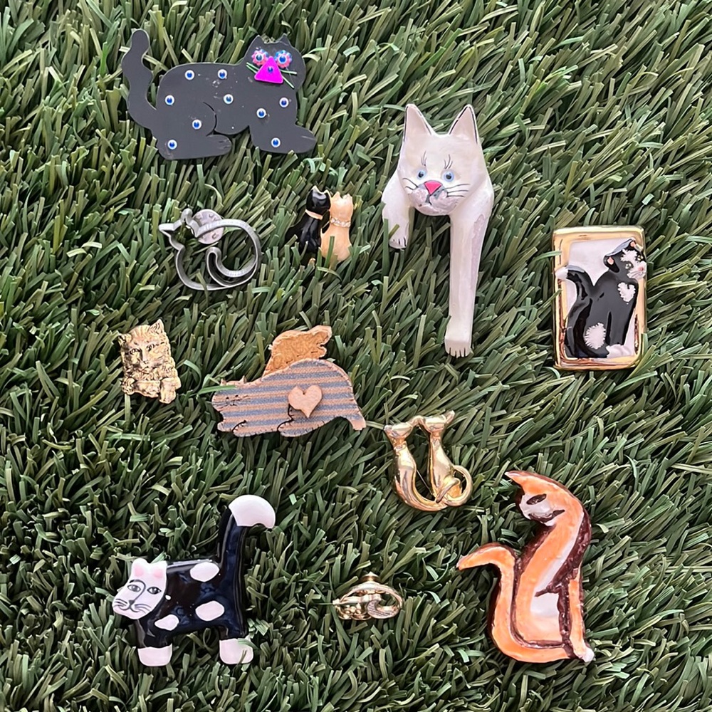 Cat pins